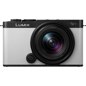 Panasonic Lumix DC-S9 + 18-40mm, smokey white